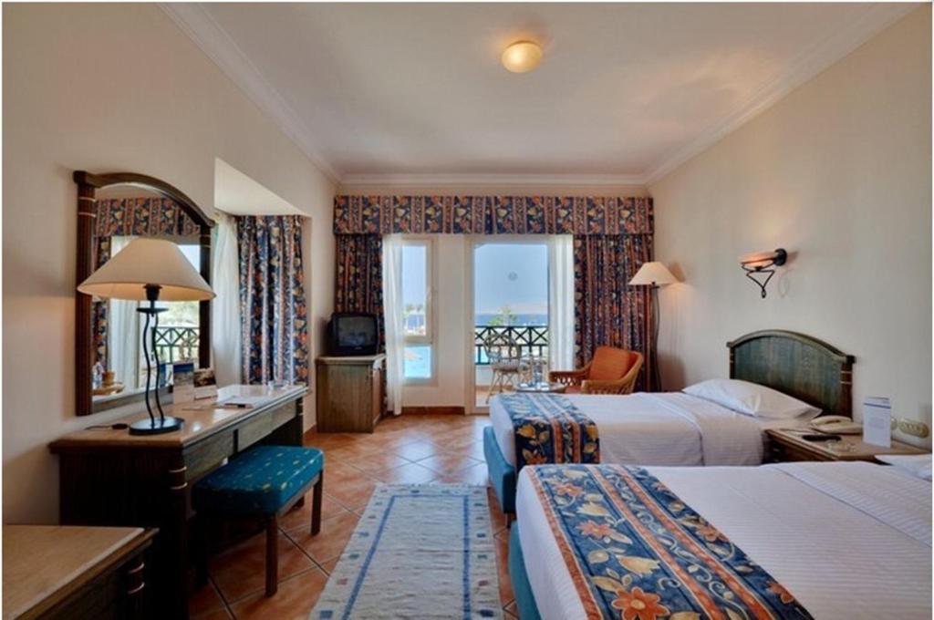 Habitación Triple Clásica con vistas al jardín