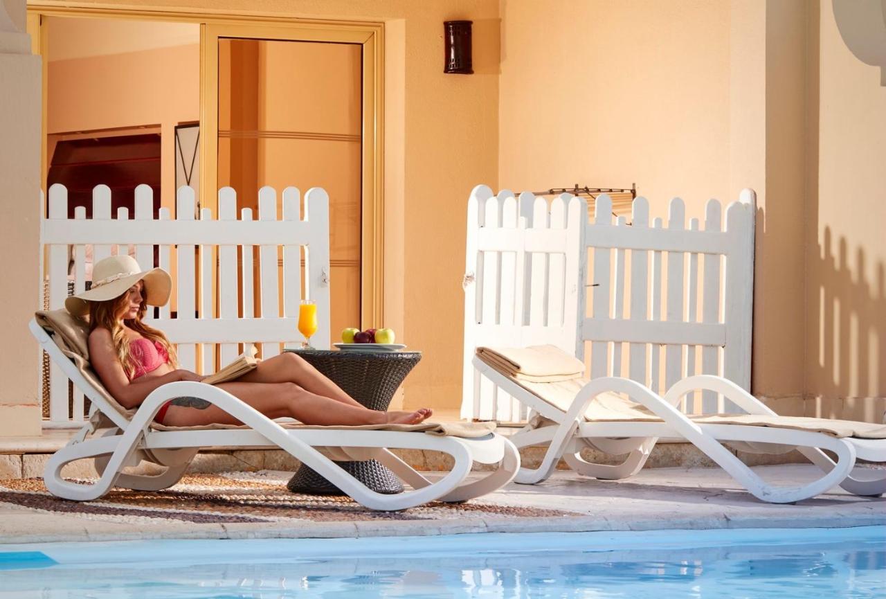 Swim-Up Room,1277335297:JPEG