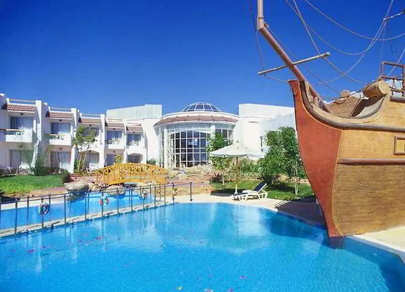 Ivy Cryene Island Resort & Aqua Park-1